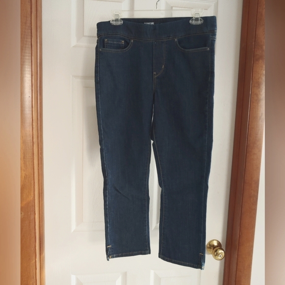 N/A. LIKE NEW Levis Totally Shaping Jean Capri pant - Picture 2 of 9